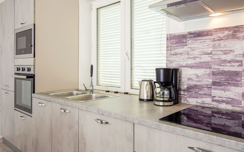 Senj 122: Küche, Countertop, Flooring, Interior Design, Cabinetry, Holz, Küchengerät, Major Appliance, Möbel, Fussboden