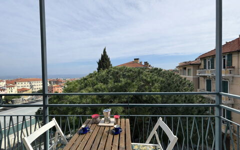 Casa Mimin, Vista Mare, Adults Only, Sanremo: Urban Design, Wohnung, Balkon, Gartenmöbel, Schatten, Stuhl, Geländer