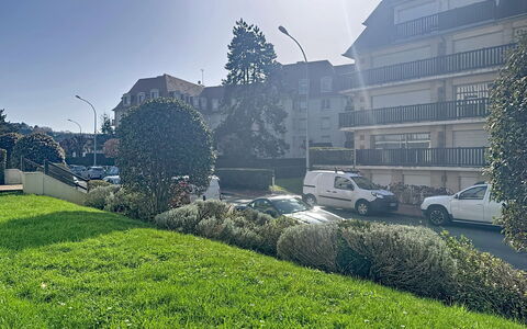 Sand: Strauch, Zuhause, Haus, Estate, Villa, Historisches Haus, Villa, Abstellgleis
