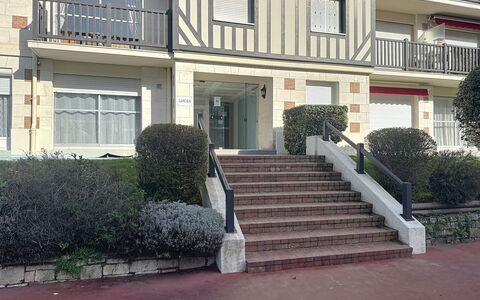 Sand: Strauch, Zuhause, Haus, Estate, Villa, Historisches Haus, Villa, Abstellgleis