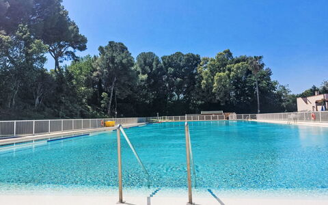 Alisier: Schwimmbad, Verbundwerkstoff, Resort, Zaun, Thermae, Freizeitzentrum, Ferienort, Hotel, Geländer
