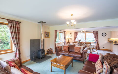 Kirkfield House: Möbel, Holz, Interior Design, Zuhause, Haus, Decke, Wohnzimmer, Couch, Hütte