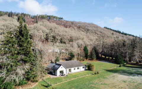 Kirkfield House: Baum, Haus, Landschaft, Zuhause, Hütte, Ländliches Gebiet, Menschliche Siedlung, Lärche, Steigung, Dorf