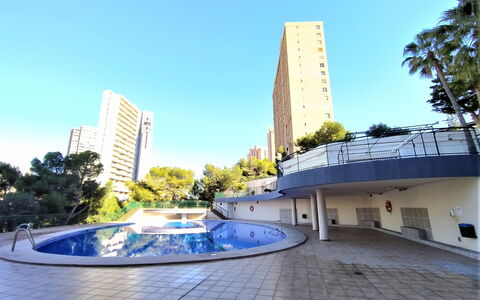 Coblanca Xvi: Himmel, Gebäude, Daytime, Eigentum, Wasser, Wolkenkratzer, Azurblau, Blau, Baum, Welt