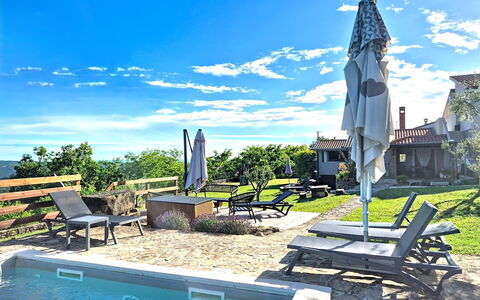 Margherita: Himmel, Blau, Gartenmöbel, Sommer, Resort, Freizeit, Schatten, Stuhl, Eco Hotel, Sonnenliege