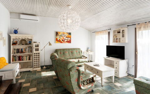 Margherita: Möbel, Interior Design, Flooring, Wand, Fussboden, Couch, Decke, Holz, Zimmer, Wohnzimmer