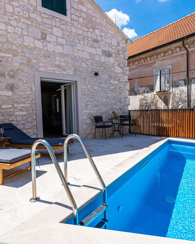 Nina: Schwimmbad, Verbundwerkstoff, Resort, Thermae, Ferienort, Eco Hotel, Villa, Sonnenliege, Gartenmöbel, Hotel