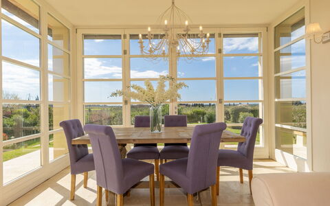 Villa Gli Olivi: Möbel, Interior Design, Stuhl, Flooring, Esszimmer, Fussboden, Tabelle, Holz, Küche & Esszimmer Tisch, Decke