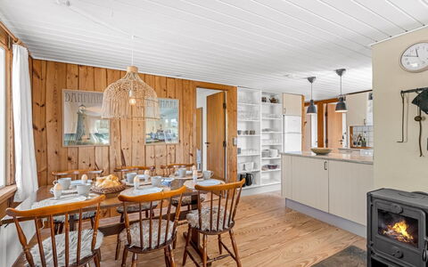 Monna - from the Sea: Holz, Decke, Möbel, Zuhause, Hartholz, Küche, Zimmer, Cabinetry, Holzbeize, Hütte