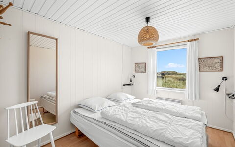 Monna - from the Sea: Schlafzimmer, Holz, Bett, Bettdecke, Decke, Bedding, Fussboden, Interior Design, Bettrahmen, Flooring