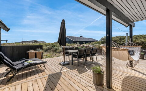 Monna - from the Sea: Holz, Veranda, Holzboden, Tür, Zuhause, Hartholz, Deck, Planke, Holzbeize, Schatten