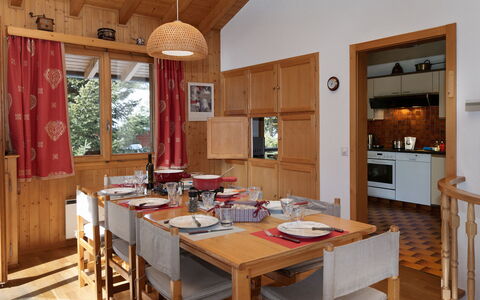 Veni, Vidi, Mansi: Möbel, Interior Design, Flooring, Holz, Decke, Fussboden, Light Fixture, Stuhl, Zimmer, Küche