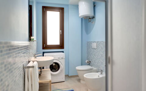 Borgo Vigata 1: Flooring, Interior Design, Fussboden, Armatur, Badezimmer, Toilette, Zapfhahn, Beleuchtung, Installation, Zuhause