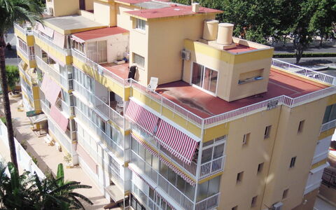 El Junco: Eigentum, Gebäude, Fenster, Urban Design, Nachbarschaft, Wohngebiet, Landschaft, Baum, Stadt, Fassade