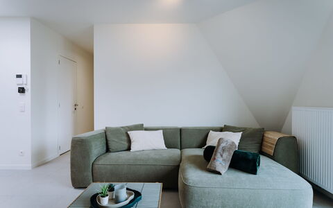 West Bay with Parking & Balcony: Interior Design, Flooring, Möbel, Fussboden, Decke, Wohnzimmer, Couch, Zimmer, Zuhause, Wohnung