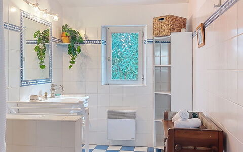 Le Château 3: Flooring, Interior Design, Badezimmer, Armatur, Wand, Fussboden, Fliese, Installation, Zapfhahn, Zimmer