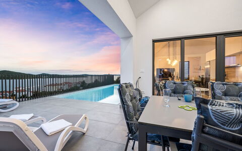 The Tinel: Resort, Hotel, Schwimmbad, Balkon, Villa, Penthouse, Ferienort