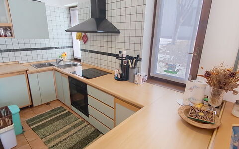 Casa Sofia: Küche, Countertop, Flooring, Interior Design, Holz, Küchengerät, Möbel, Fussboden, Cabinetry, Spüle