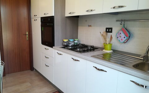 Villa Maddalena: Küche, Major Appliance, Küchengerät, Countertop, Herd, Herd, Flooring, Cabinetry, Haushaltsgerät, Gasherd