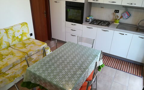 Villa Maddalena: Flooring, Interior Design, Möbel, Fussboden, Holz, Zimmer, Küche, Wohnung, Küchengerät, Major Appliance