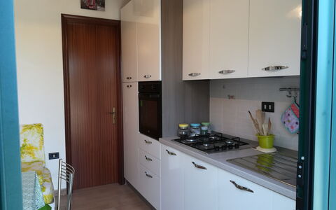 Villa Maddalena: Major Appliance, Küche, Flooring, Küchengerät, Interior Design, Countertop, Fussboden, Cabinetry, Haushaltsgerät, Herd
