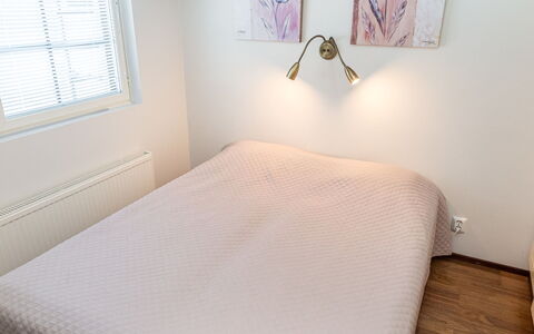 Point Vale 2 As 2: Bett, Möbel, Schlafzimmer, Fussboden, Interior Design, Bedding, Bettdecke, Linens, Holz, Flooring