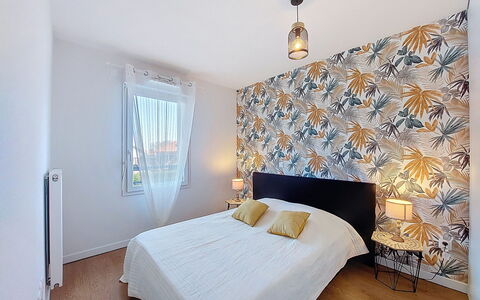 Domaine de L'Androne: Interior Design, Möbel, Wand, Fussboden, Flooring, Holz, Schlafzimmer, Decke, Textil, Bett