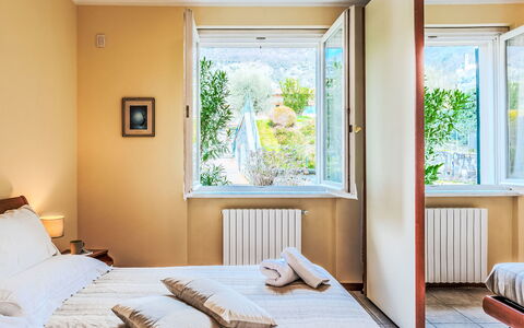 Casa Molgisio: Interior Design, Wand, Holz, Schlafzimmer, Bett, Fussboden, Zimmer, Bettdecke, Möbel, Flooring