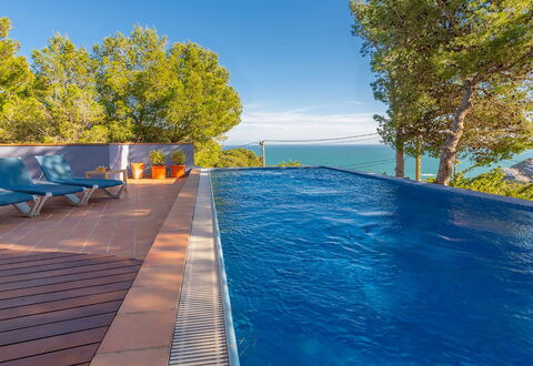 Villa Susanna: Blau, Schwimmbad, Wasser, Resort, Schatten, Gartenmöbel, Eco Hotel, Freizeit, Sonnenliege, Tropen