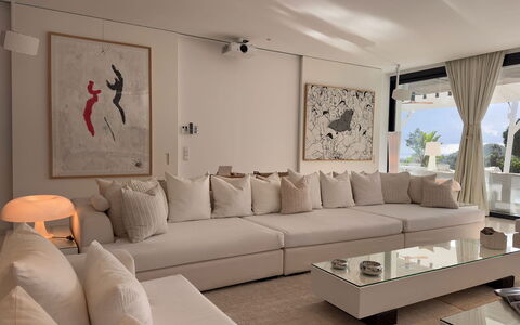 Villa the Marvel: Möbel, Interior Design, Couch, Flooring, Fussboden, Wohnzimmer, Wohnung, Zuhause, Tabelle, Decke