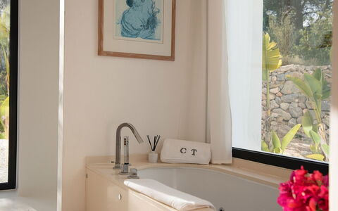 Villa the Marvel: Interior Design, Wand, Armatur, Flooring, Fussboden, Badewanne, Badezimmer, Zapfhahn, Zuhause, Zimmer