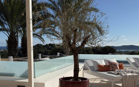 Villa the Marvel: Möbel, Gartenmöbel, Stuhl, Schatten, Balkon, Resort, Blumentopf, Zimmerpflanze, Eco Hotel, Tisch Im Freien