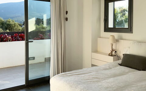 Villa Luisa: Möbel, Interior Design, Bett, Wand, Schlafzimmer, Flooring, Decke, Zuhause, Fussboden, Zimmer