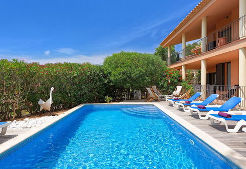 Villa Tamariu: Schwimmbad, Resort, Gartenmöbel, Freizeit, Urlaub, Eco Hotel, Villa, Sonnenliege, Hazienda, Hotel
