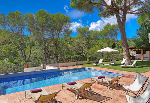 Villa Cassiopea: Schwimmbad, Resort, Gartenmöbel, Schatten, Garten, Eco Hotel, Sonnenliege, Landscaping, Villa, Hinterhof