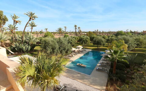 Villa Eleganza: Schwimmbad, Resort, Reflexion, Gartenmöbel