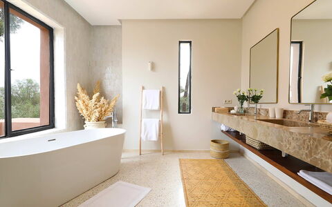 Villa Eleganza: Interior Design, Wand, Flooring, Armatur, Fussboden, Badezimmer, Beleuchtung, Zuhause, Installation, Decke