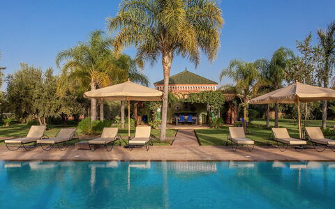 Villa Annarosa: Schwimmbad, Resort, Gartenmöbel, Regenschirm, Sonnenliege, Eco Hotel, Freizeit, Schatten, Hazienda, Estate