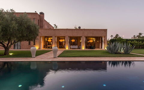 Villa Portraits: Estate, Schwimmbad, Landscaping, Hazienda, Villa, Villa, Reflecting Pool