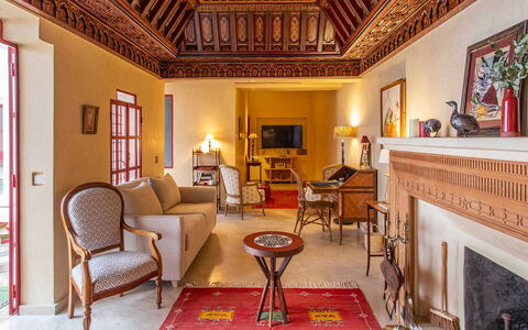 Dar Splendid: Interior Design, Möbel, Flooring, Decke, Fussboden, Beleuchtung, Zuhause, Zimmer, Bilderrahmen, Wohnzimmer