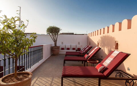 Dar Splendid: Interior Design, Flooring, Fussboden, Wohnung, Schlafzimmer, Farbe, Hotel, Lampe, Bett, Gips