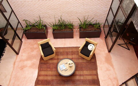 Dar Sami: Holz, Interior Design, Möbel, Fussboden, Flooring, Zuhause, Wohnzimmer, Wohnung, Holzbeize, Hartholz