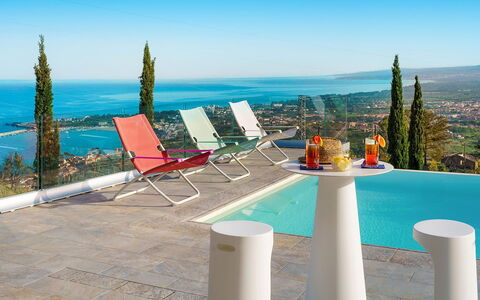 Villa Shelly: Möbel, Gartenmöbel, Stuhl, Resort, Schatten, Eco Hotel, Schwimmbad, Ferienort, Kaffetisch