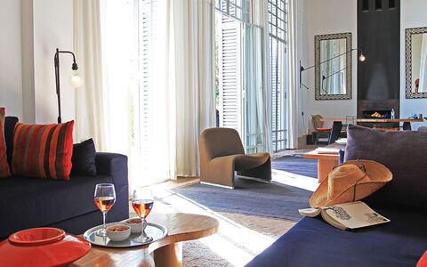 Villa Susan: Möbel, Interior Design, Flooring, Wand, Fussboden, Wohnzimmer, Couch, Holz, Zimmer, Textil
