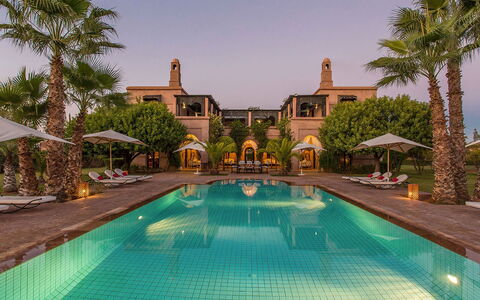 Dar Maril: Schwimmbad, Resort, Hazienda, Regenschirm, Estate, Gartenmöbel, Eco Hotel, Ferienort, Villa