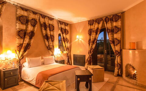 Dar Maril: Möbel, Interior Design, Beleuchtung, Resort, Schwimmbad, Hotel, Lampe, Stuhl, Holzbeize, Design