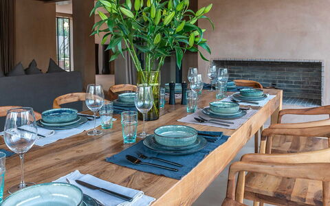 Dar Sun: Möbel, Tabelle, Interior Design, Holz, Geschirr, Esszimmer, Küche & Esszimmer Tisch, Stuhl, Servierware, Flooring