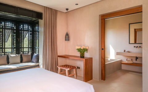 Dar Sun: Interior Design, Holzbeize, Design, Resort, Bett, Hartholz, Hotel, Schlafzimmer