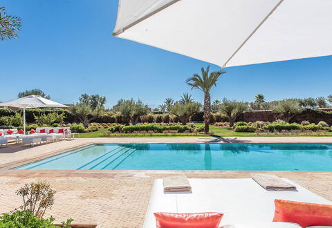 Villa Delizia: Schwimmbad, Resort, Gartenmöbel, Garten, Sonnenliege, Landscaping, Regenschirm, Hazienda, Eco Hotel, Schatten