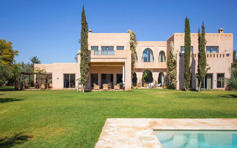 Villa Elio: Baum, Wohngebiet, Zuhause, Die Architektur, Haus, Estate, Grundstueck, Garten, Villa